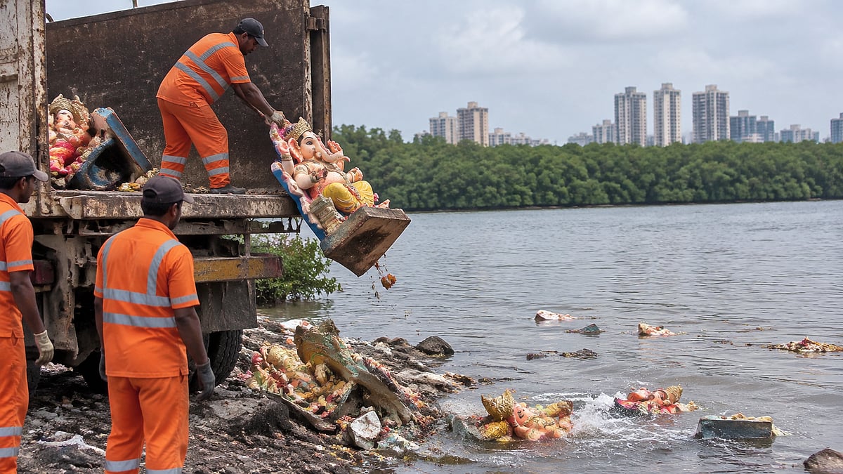 Bhayandar Ganesh Idol Controversy: Civic Body Faces Anger After Video Allegedly Shows Idols Dumped Into Creek From Artificial Pond