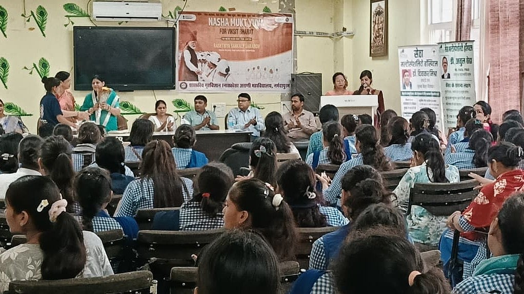 Students Take Pledge To Build Drug-Free Society In MP’s Narmadapuram
