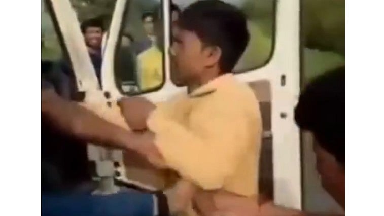 Nashik: Local Youths Stop Trekkers’ Minibus Near Trimbakeshwar, Assault Driver; Four Arrested |WATCH VIDEO