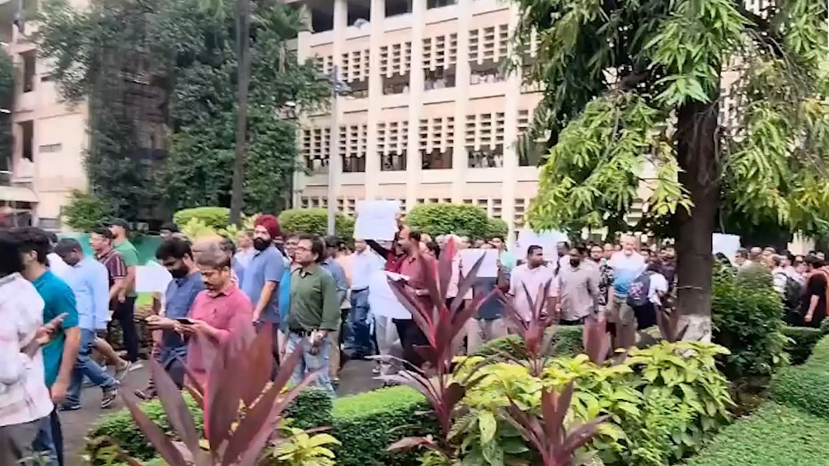 IIT-Bombay Faculty March In Support Of Dean Suryanarayana Doolla Amid Student Suicide Row | Video
