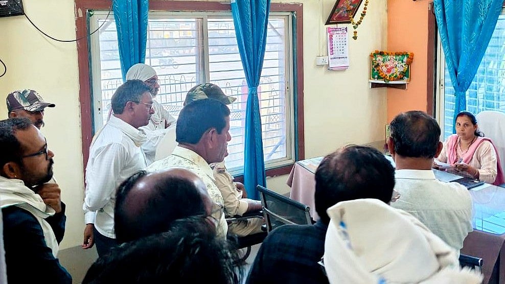 APMC Staff Protest Against Secretary, Halt Crop Auction In MP’s Bhikangaon