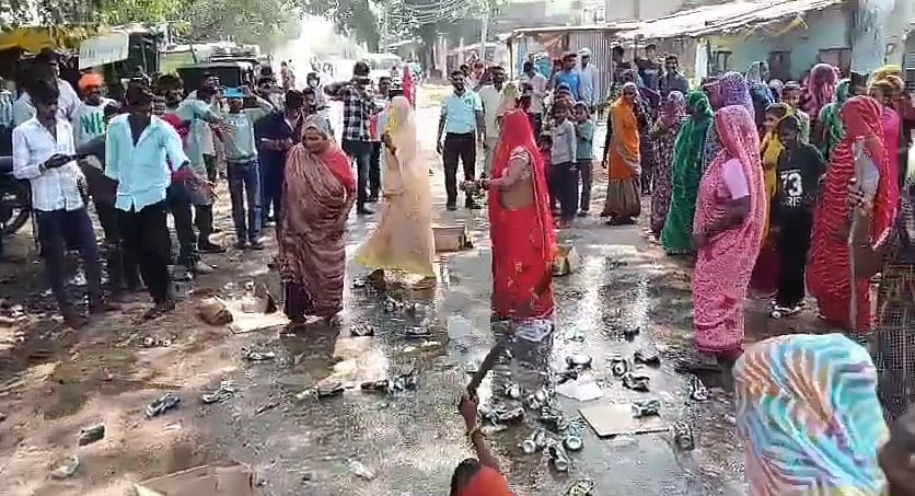 Women Stage Fierce Protest Against Liquor Shop, Reject Welfare Funds In MP's Gwalior