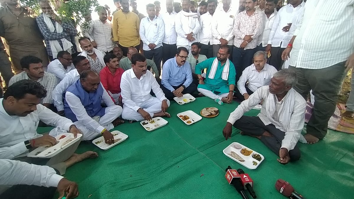 Hingoli: Dattatray Bharne Inspects Drought Situation At Hiwara Jatu Village