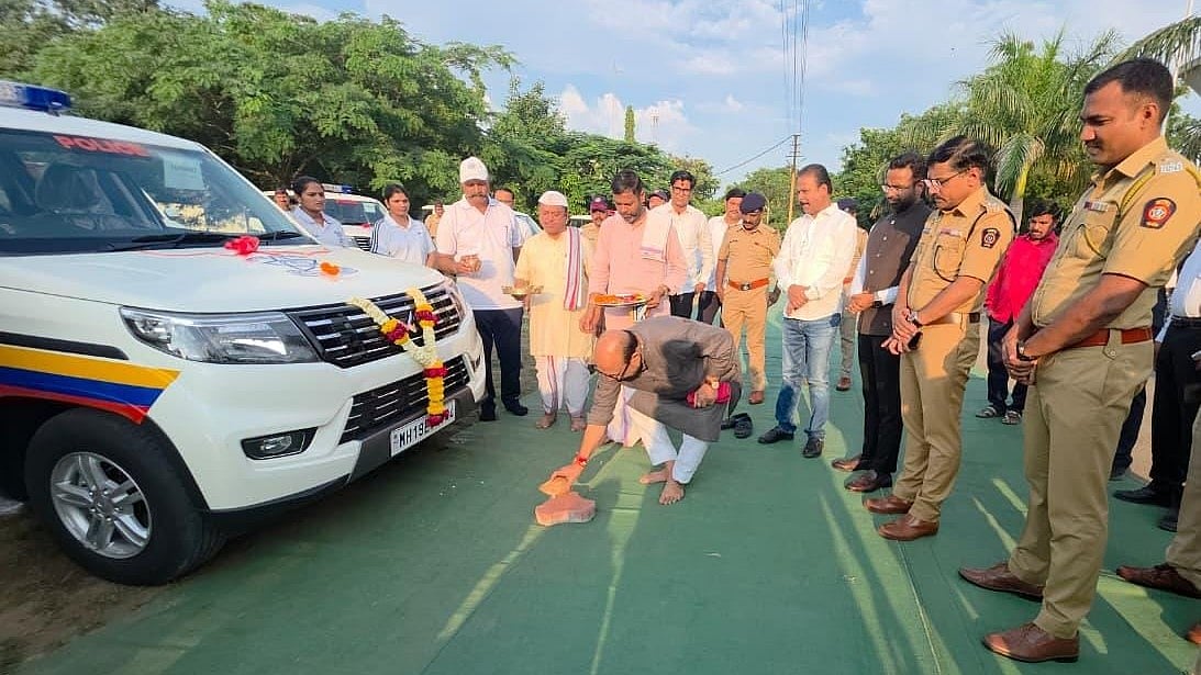 Jalgaon: Guardian Minister Gulabrao Patil Inaugurates 12 New Bolero Neo Vehicles For Police