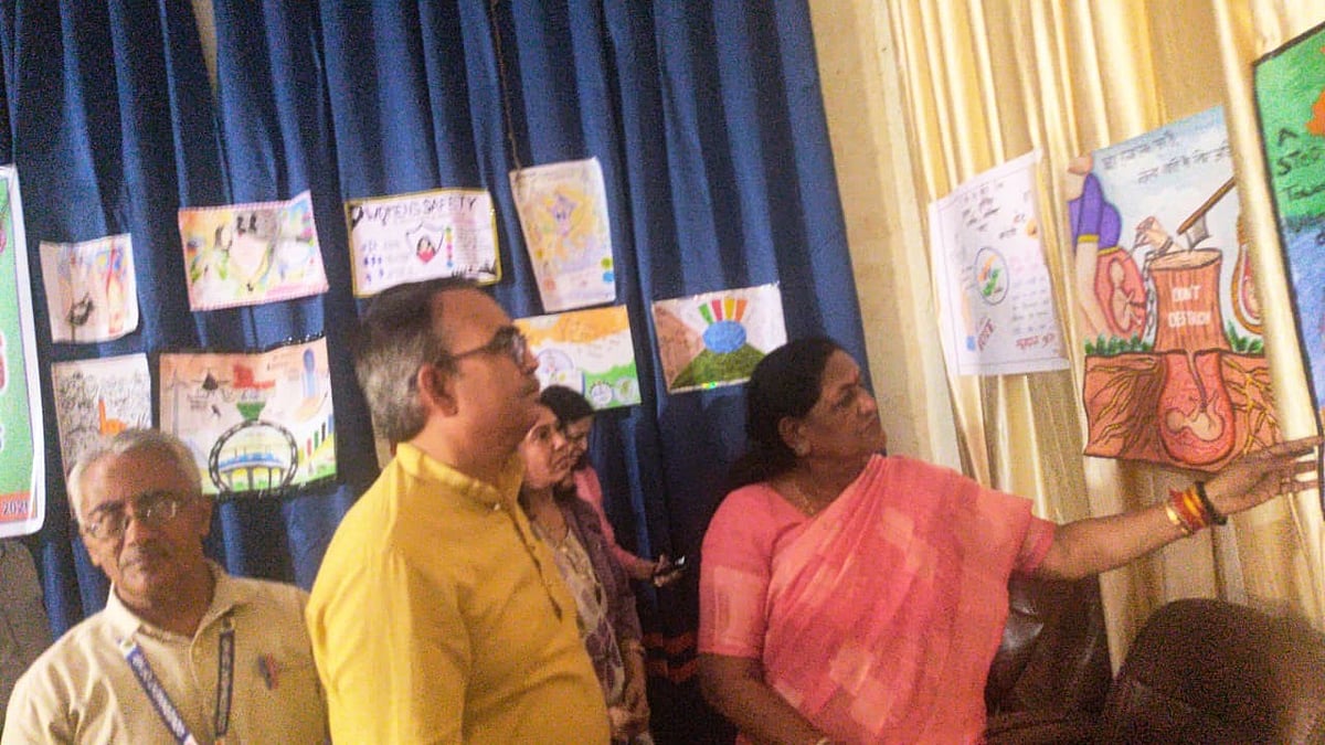 Students Paint Their Dream India At Sewa Sankalp Exhibition In MP’s Narmadapuram