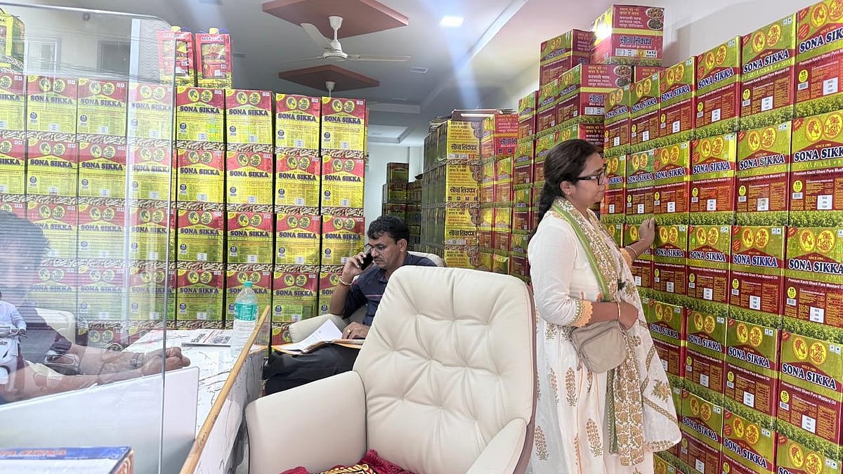 Indore Officials Seize ₹21 Lakh Worth Of Edible Oil From Malharganj Warehouse
