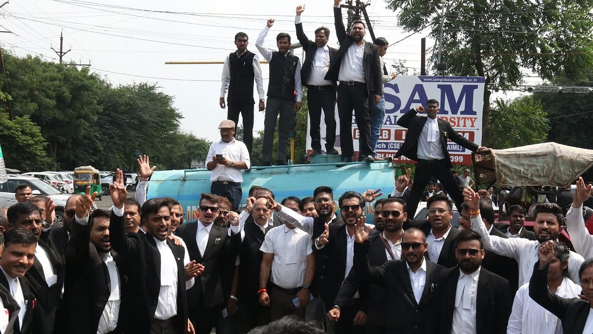 Advocate Rakesh Rawal Assault Case:  SHO, Two Constables Suspended After Lawyers Stage Protest At Police Station