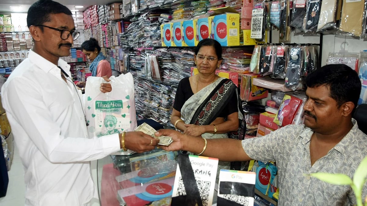 Bhopal’s ‘No UPI Day’ Draws Mixed Response As Traders Keep Accepting Digital Payments