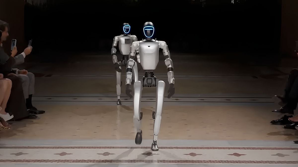 'Where Are The Clothes?': Humanoid Robots Walk Vogue World Runway In Milan, Internet Calls It 'Ridiculous'