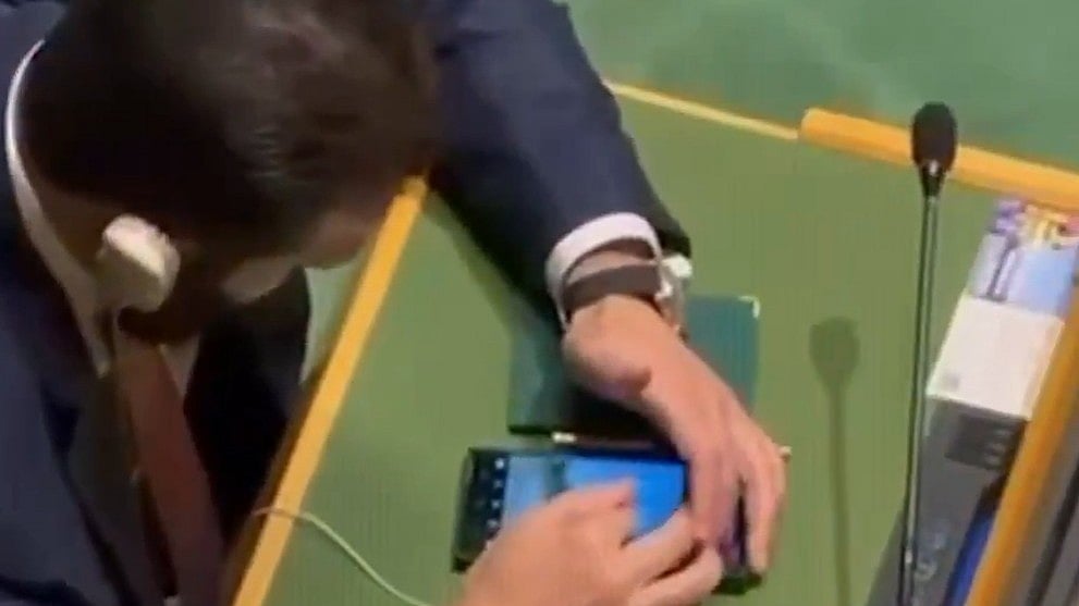 Syria President Ahmed Al-Sharaa Caught Scrolling Instagram During Erdoğan’s UNGA Speech | VIDEO