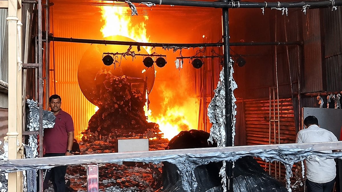 Ujjain Ganesh Pandal Fire Damages 11-Foot Idol; No Casualties Reported