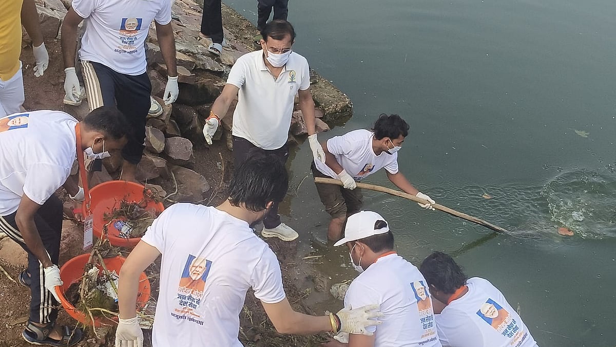 VD Sharma Leads Clean-Up At MP's Khajuraho’s Nanaura Lake, Calls It ‘Namo Talab’