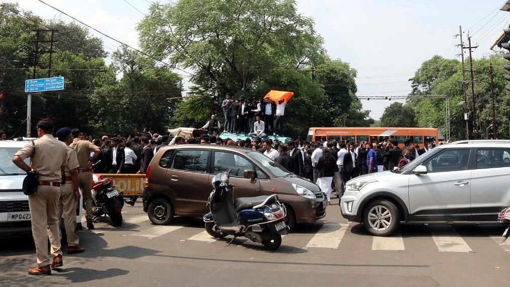Lawyers’ Protest Over Alleged Police Assault Throws Traffic Out Of Gear In Bhopal