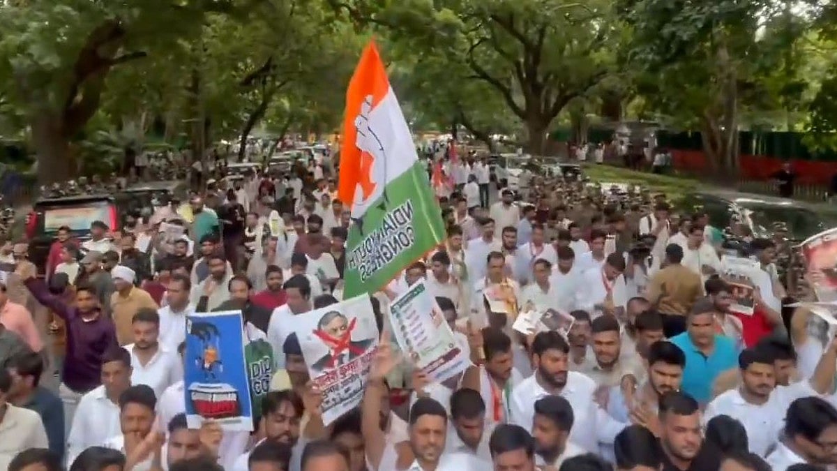 Delhi Police Detain Protesters At Jantar Mantar Demanding CEC Gyanesh Kumar’s Resignation