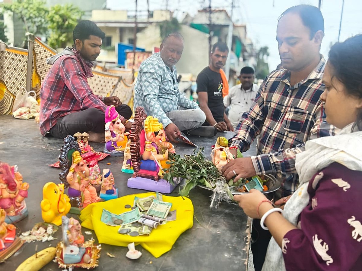 Indore Ganeshotsav 2026: Residents Begin Ganpati Visarjan At Artficial Ponds; Grand Tableaux Procession To Start By 6pm After Aarti At Khajrana Ganesh