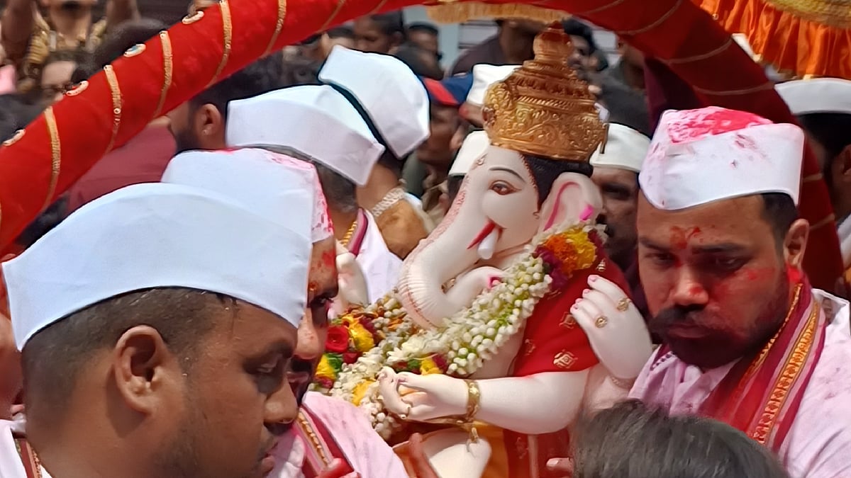 Pune Ganesh Visarjan 2026: Kasba Ganpati Leads Procession As Central Pune Sees Heavy Security & Traffic Curbs | WATCH