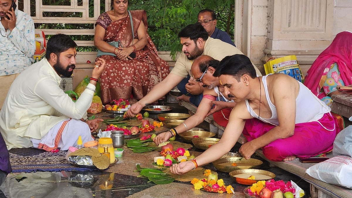 Pitru Paksha Begins In Ujjain As Devotees Gather At Gayakotha, Siddhavat For Tarpan