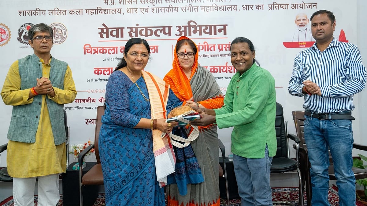 Union Minister Savitri Thakur And MLA Neena Verma Inaugurate Student Art Exhibition In MP’s Dhar