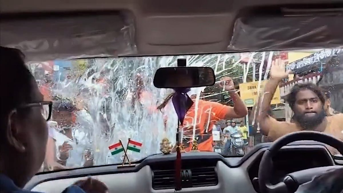 Video Shows Kunal Ghosh’s Car Attacked With Eggs, Stones In Bengal’s Hooghly; Rear Windshield Smashed