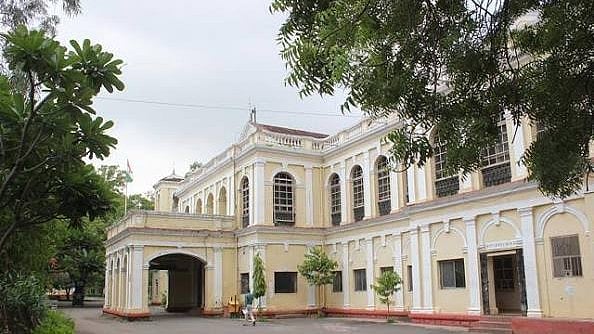 Indore’s Holkar Science College Acts Against Seven Students After Campus Fight