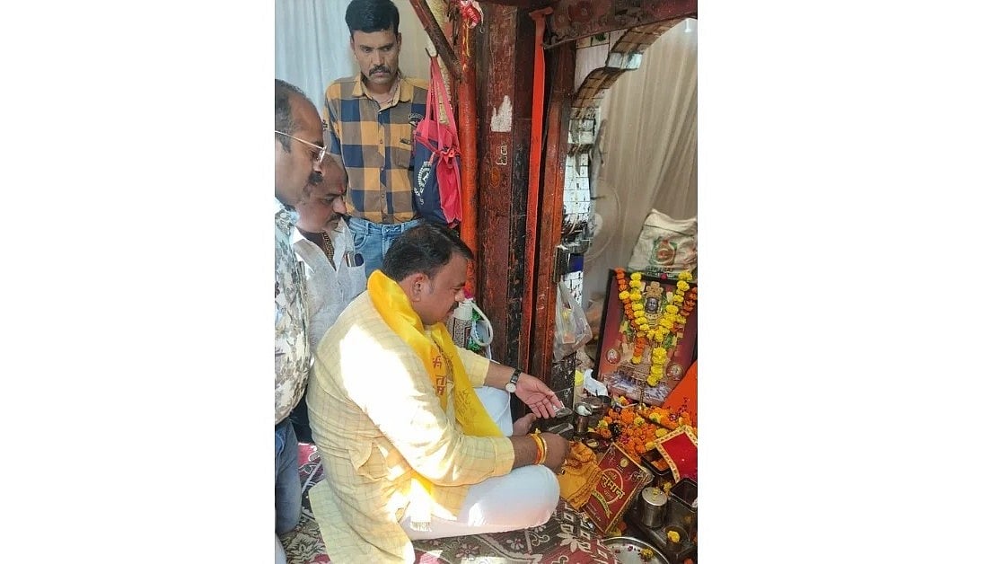 Ujjain Mayor Mukesh Tatwal Visits Khade Hanuman Temple, Gives No Clear Answer On Idol Relocation