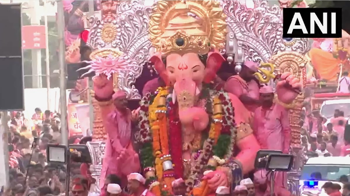 Lalbaugcha Raja Visarjan 2026: Bappa Reaches Girgaon Chowpatty, Anant Ambani Joins Thousands For Final Darshan