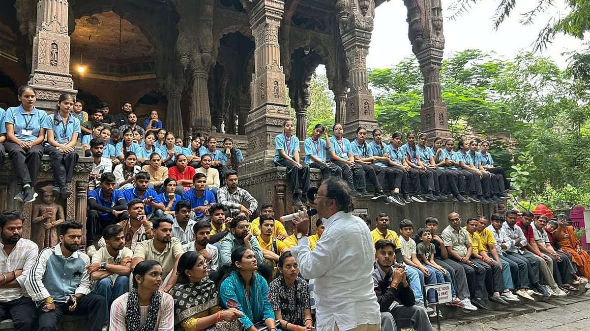 200+ Join Indore Heritage Walk On World Tourism Day, Explore City’s Holkar-Era Legacy