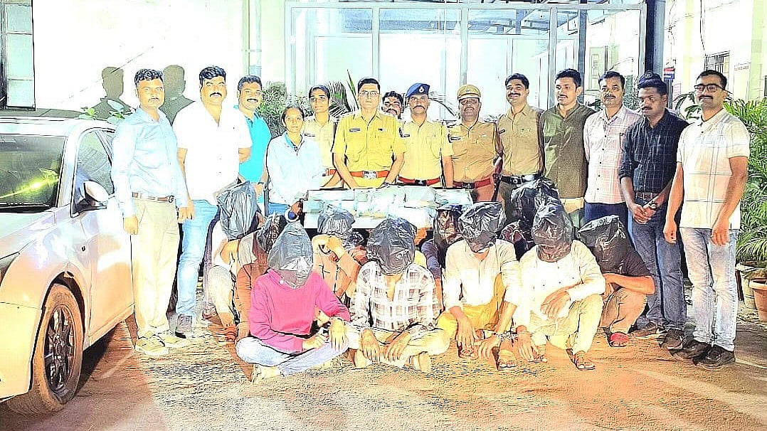Pune Crime: 11 Held For Mobile Theft During Ganesh Visarjan; 63 Phones, Car Worth ₹30.57 Lakh Recovered