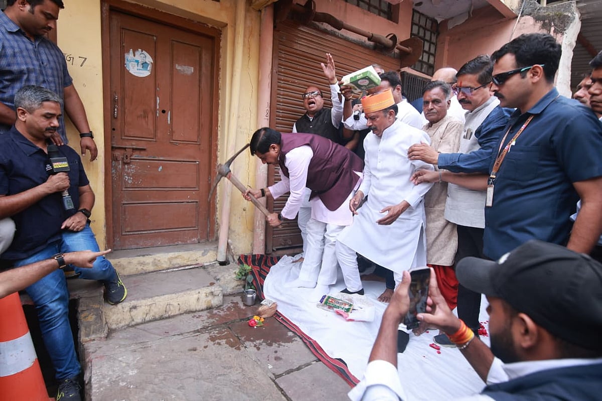 CM Mohan Yadav Removes Part of Ancestral House For Ujjain Road Widening Ahead Of Simhastha 2028 | VIDEO
