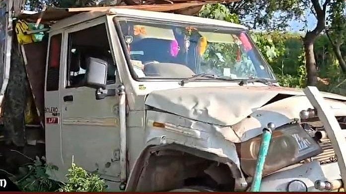 Pickup Carrying Labourers Collides Head-On With Car In MP’s Dhar, 16 Injured
