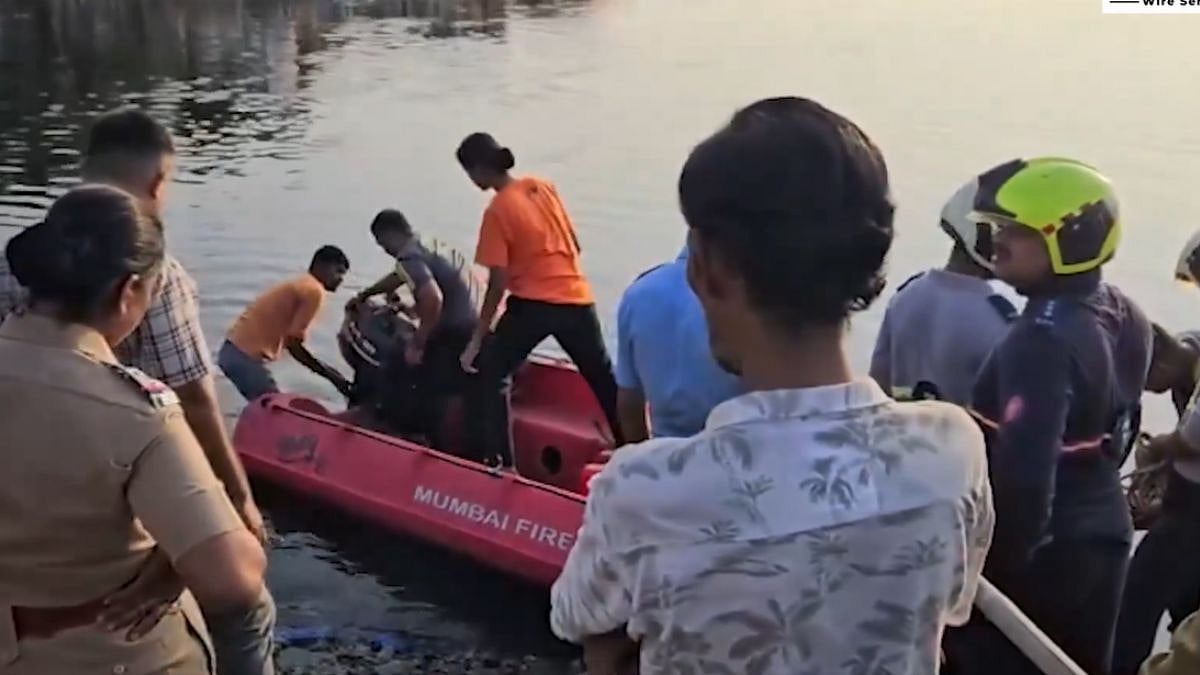 Mumbai: 22-Year-Old Man Feared To Have Fallen Into Mahim Creek; Search Operation Underway| VIDEO