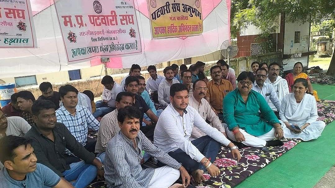 MP Govt Seeks Old Corruption Cases Against Patwaris Amid SVAMITVA Registry Standoff