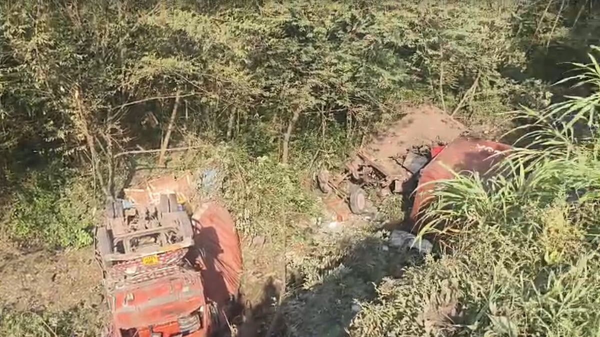 Mumbai-Pune Expressway Accident: One Killed After Container Rams Tempo From Behind Near Khopoli As Both Vehicles Plunge Into Gorge