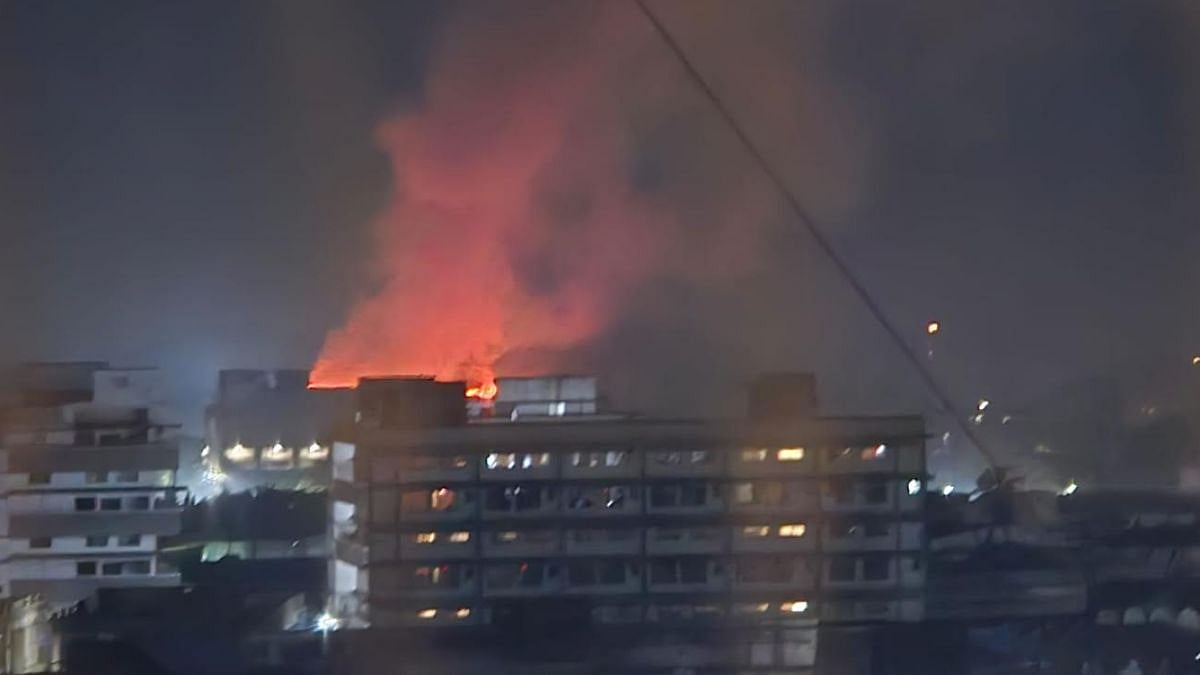 Major Fire Breaks Out At Vasai-Virar’s 40-Acre Bhoidapada Dumping Ground, Thick Smoke Engulfs Nearby Residential Areas | Watch