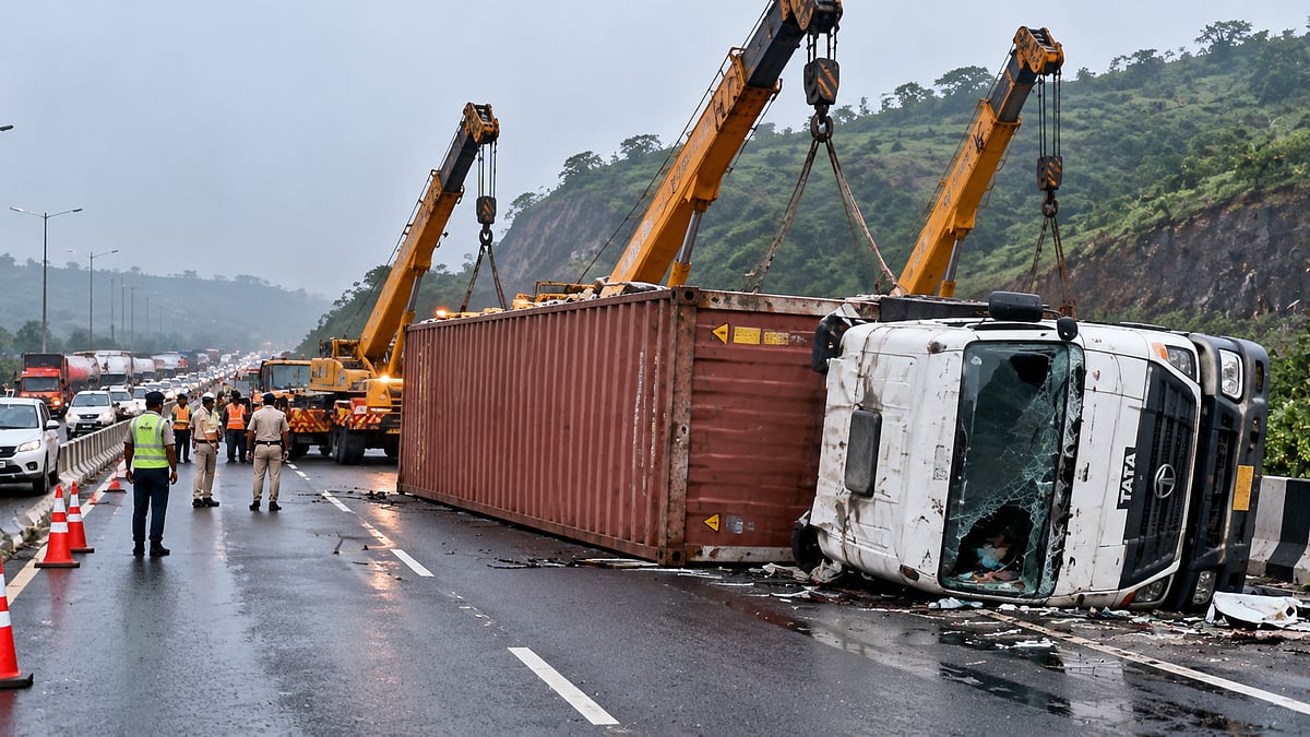 Container Carrying Heavy Freight Overturns On Mumbai–Ahmedabad Highway Near Chinchoti, Traffic Restored After Crane Operation