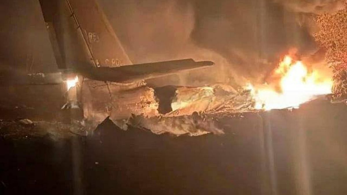 6 Crew Members Killed As Russian Tu-95 Bomber Crashes During Training Flight | Video