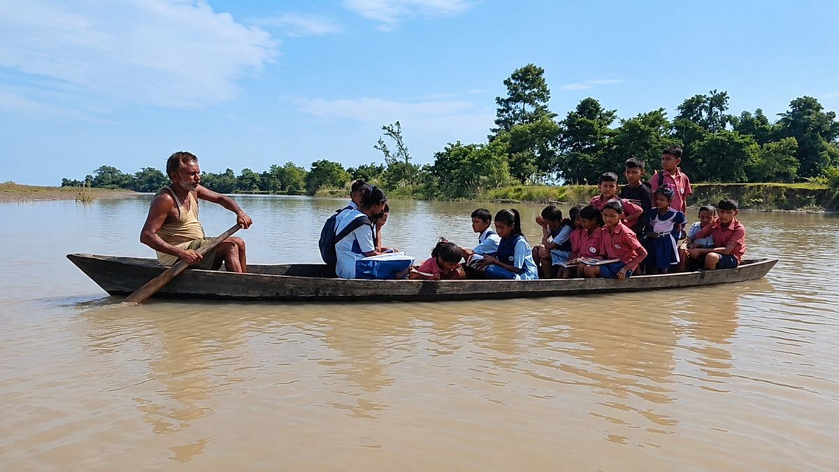 Assam's Dhemaji Schoolchildren Risk Lives On Boats To Cross Lali River & Buri Sauti As Villagers Demand Permanent Bridge | Watch