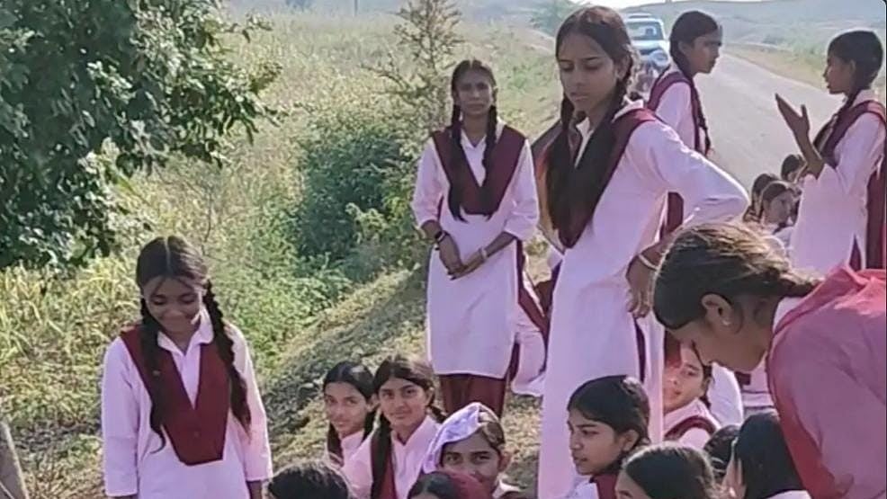 Hostel Protest In MP’s Kukshi As 150 Girls Walk 20 Km To Meet SDM Over Food And Staff Complaints