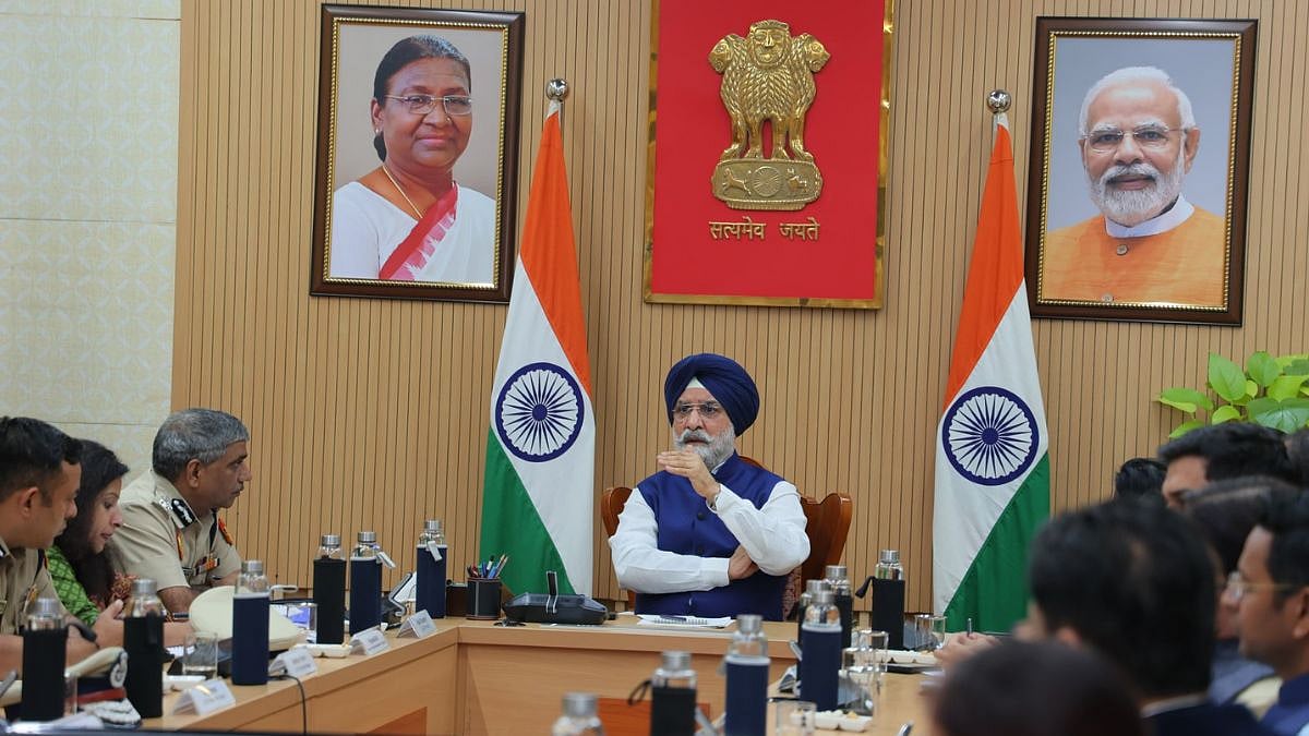 Delhi LG Taranjit Singh Sandhu Orders Major Women’s Safety Overhaul Around DU Colleges With CCTV, Patrolling, Pink Booths And Safety App