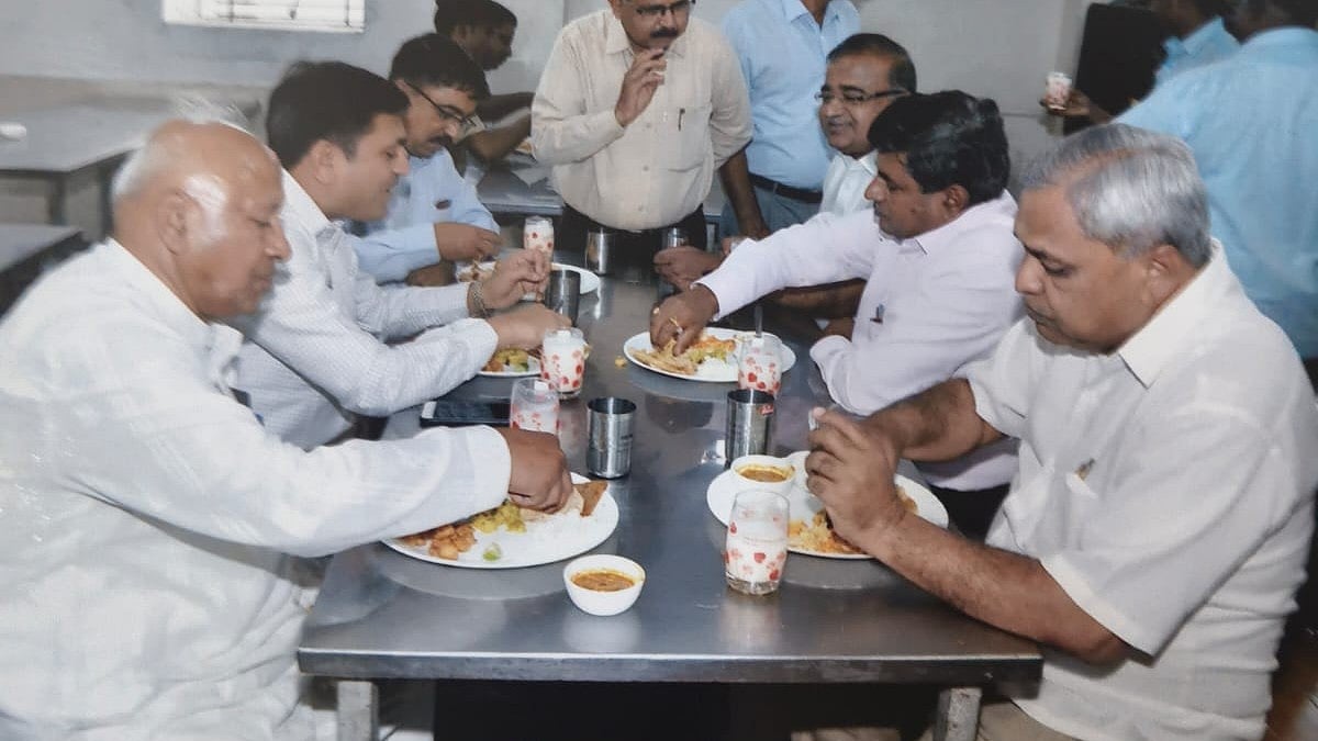 Jalgaon: From Family Meals To Feeding The Needy, Pitru Paksha Traditions Evolve