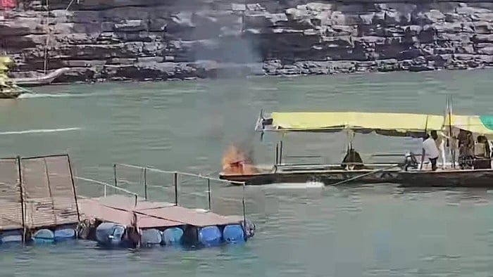 Boat Engine Catches Fire In Narmada River At Omkareshwar; 5–6 Passengers Rescued, Probe Ordered