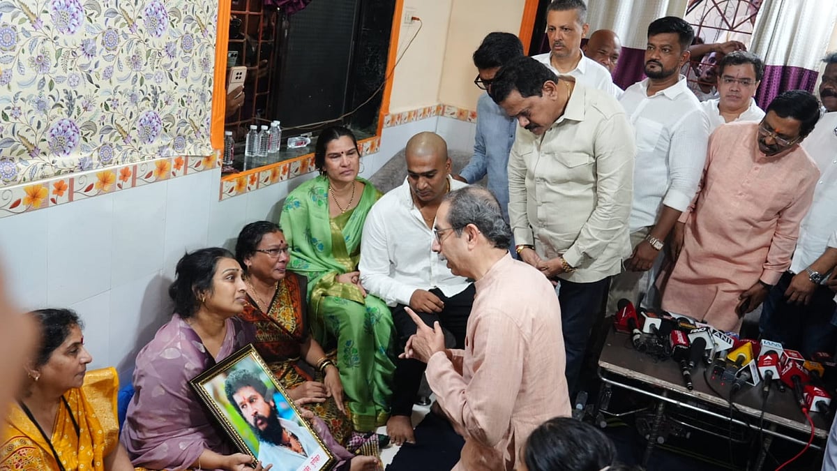 Uddhav Thackeray Visits Bereaved Family in Thane After Shiv Sena (UBT) Leader Pradeep Purnekar's Murder Triggers Political Outrage