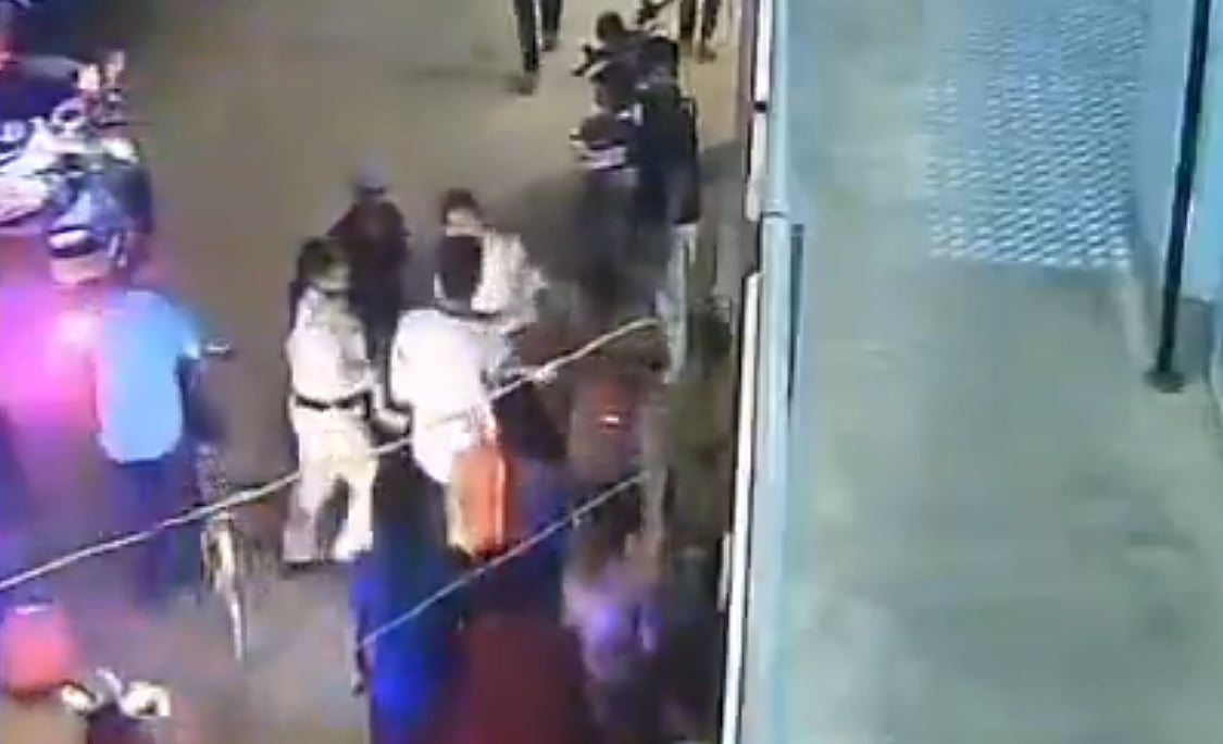 Patna Police Didi Slaps Man After Alleged Misbehaviour, He Hits Her Back; 22-Year-Old Arrested - VIDEO 