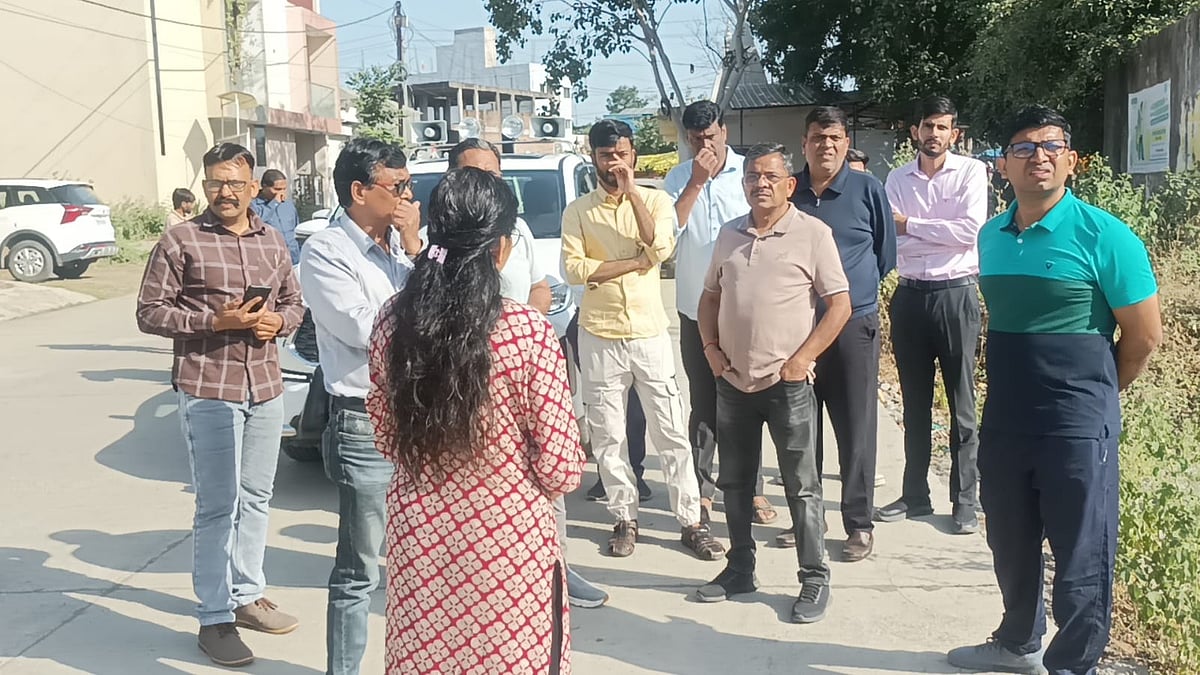 Indore RE-2 Road Project Gains Pace As Commissioner Reviews Construction, Family Relocation Plan