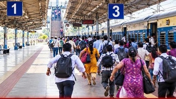 Platform 3 Chaos Leaves Parli Passengers Missing Akola Train