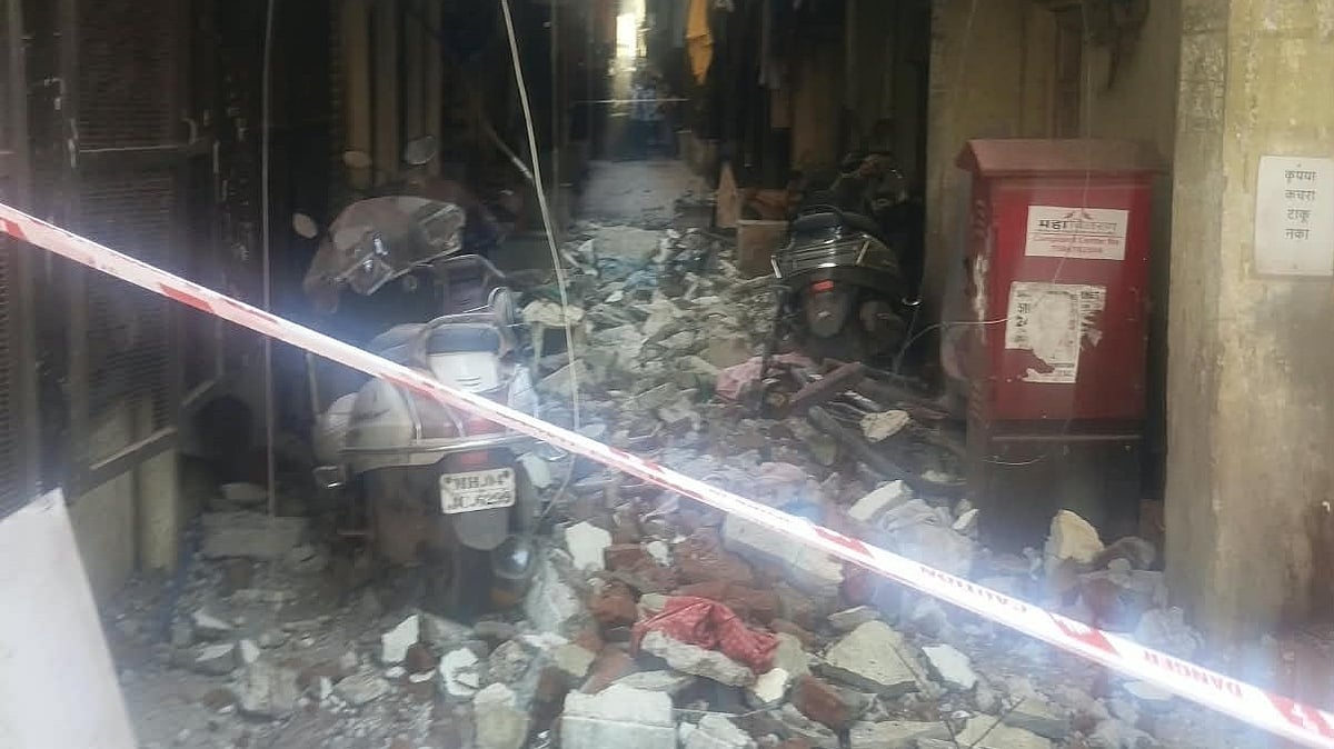 Terrace Gallery Of 28-Year-Old Sangam Sadan Collapses In Wagle Estate; 80 Residents Evacuated, No Injuries