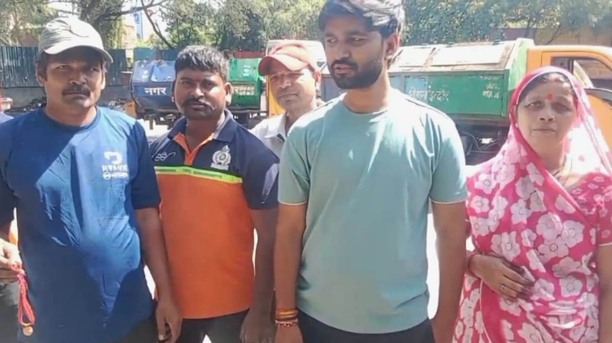 Waste Not, Wed Knot! Indore Sanitation Workers Dig Through Garbage To Find Woman’s Gold Mangalsutra