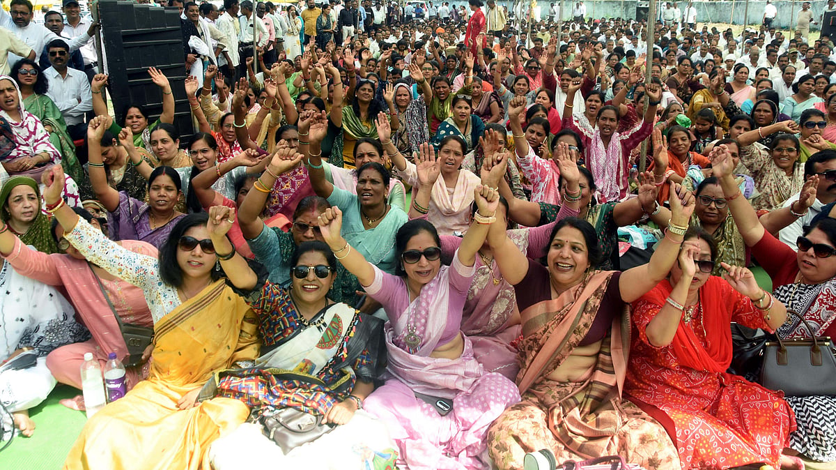 Madhya Pradesh Teachers Protest Mandatory TET In Bhopal, Demand Old Pension Scheme Restoration