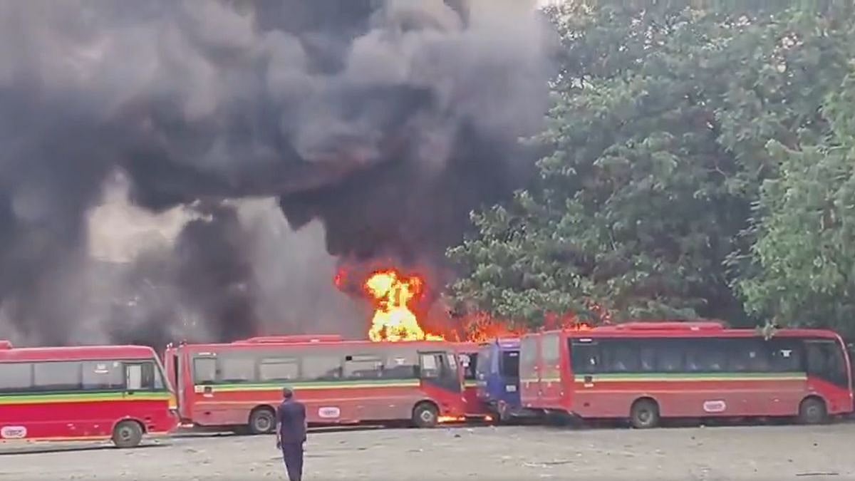 Mumbai: Multiple BEST Buses Catch Fire At Sion Depot, Nearby Vehicles Moved To Safety |VIDEO