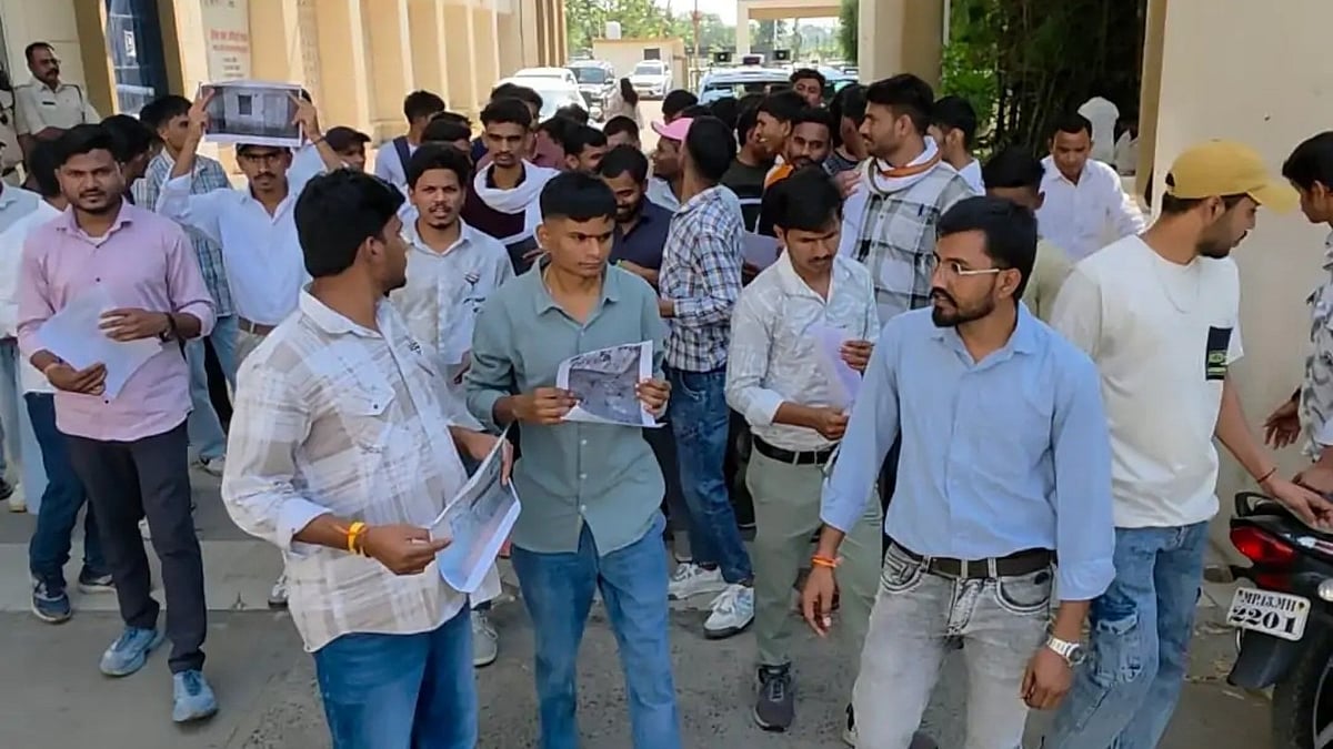 Leaking Roofs, Falling Plaster Push Tribal Students To Protest In MP’s Ujjain